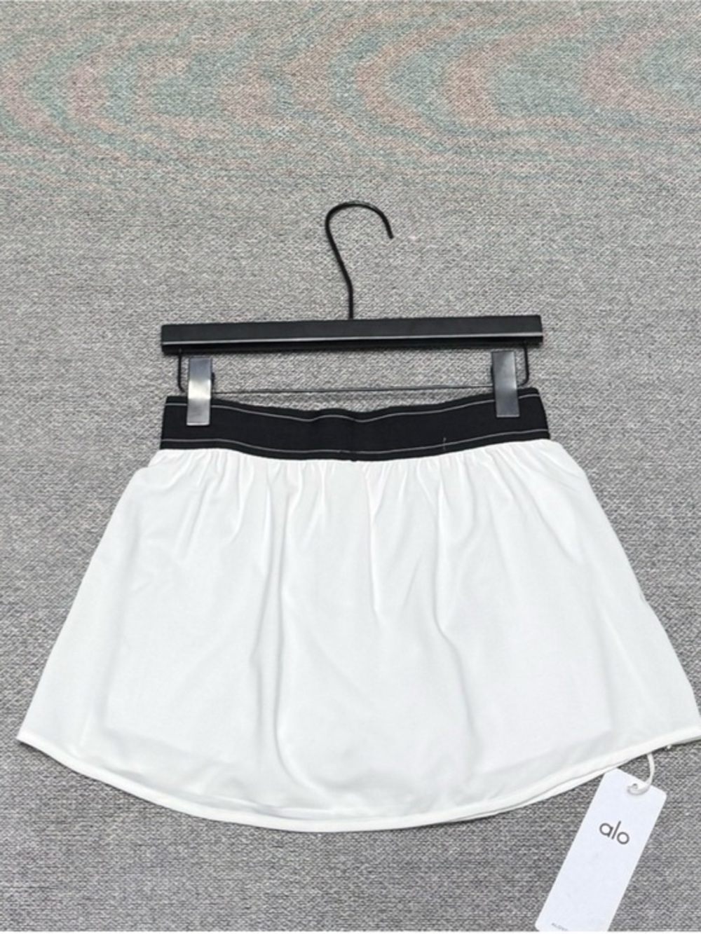 ALO Yoga White Mini Skirt with Black Waistband - Picture 4 of 4